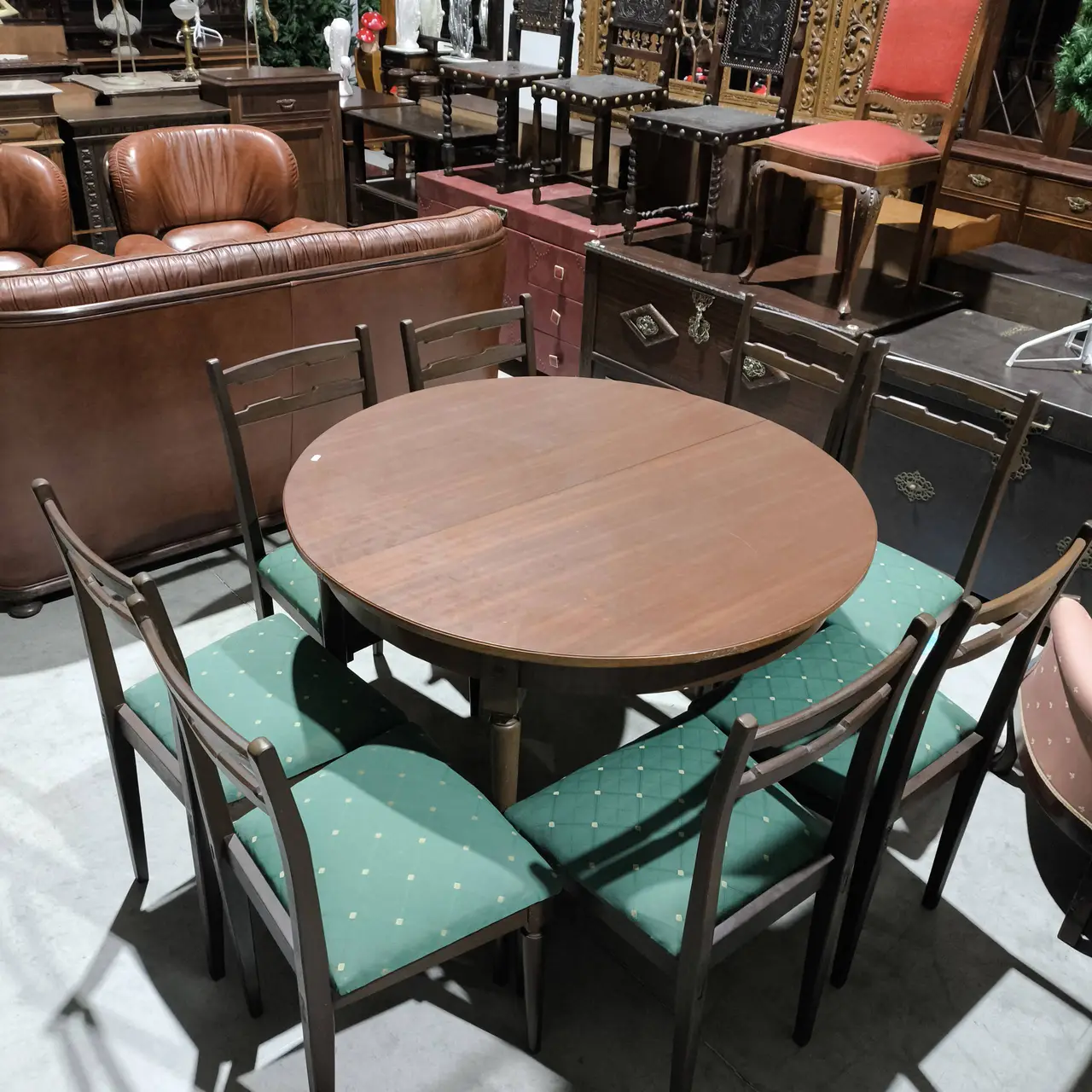 Mesa Extensível c/ 8 Cadeiras Madeira