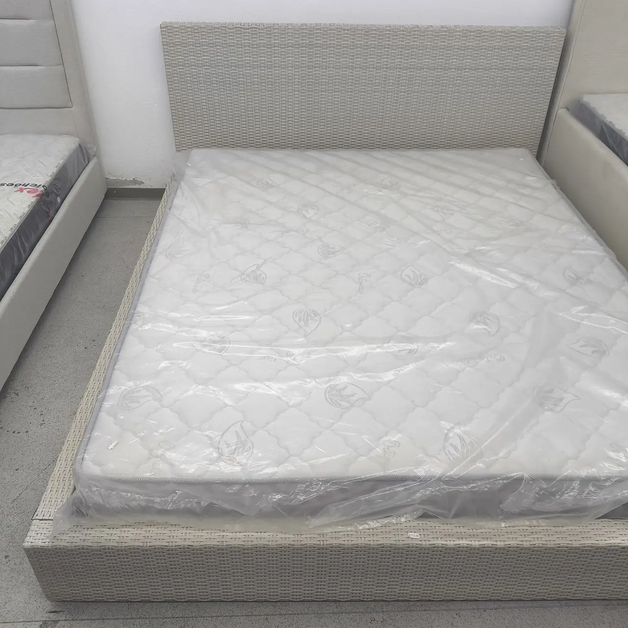 Cama Rattan Sintético branco sujo